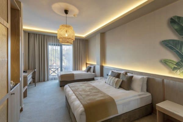 Deluxe Triple Room With Sea View and Balcony 1