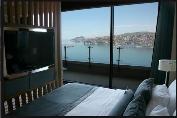 Family Suite Room - Land View 1