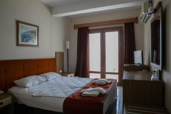 Deniz Manzaralı Ve Balkonlu Oda 4