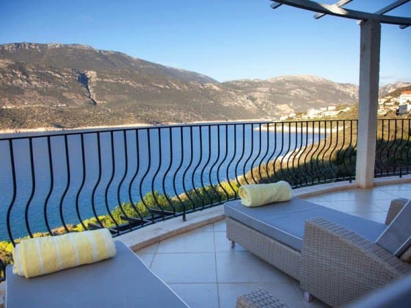 Havuzlu Deniz Kenarı Villa 3