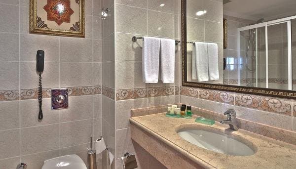 Castello Kara Manzaralı Oda 2