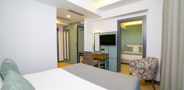 Standart Çift Kişililik Havuz Manzaralı Oda 1