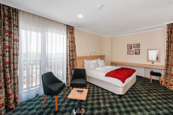 Suit Oda - Dağ Manzaralı 1