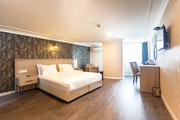 Çift Kişilik, Şehir Manzaralı 1