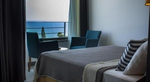 Standart Kara Manzaralı Oda 1