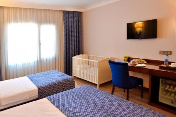 Aile Odası Göl Manzaralı 3