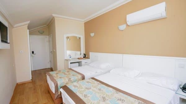 Standart Oda Havuz Manzaralı Üç Kişilik 1