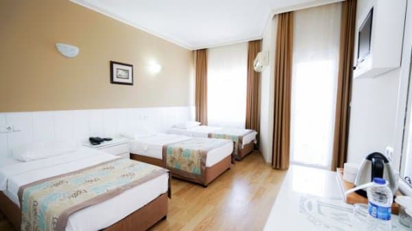 Standart Oda Kara Manzaralı Üç Kişilik 1