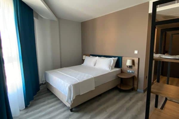 Deluxe Tek Büyük Yataklı Oda 1