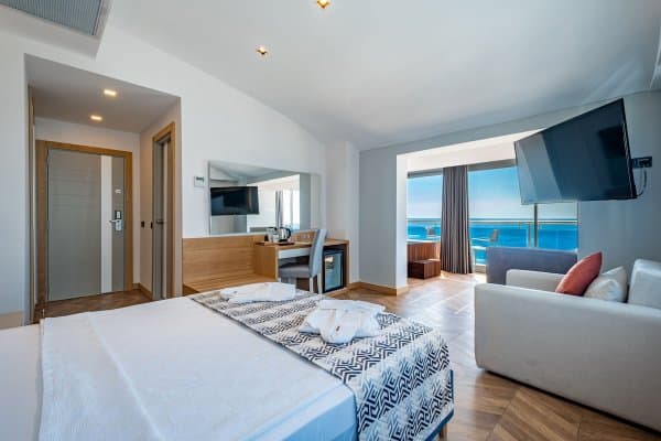 Corner Room Jacuzi 1