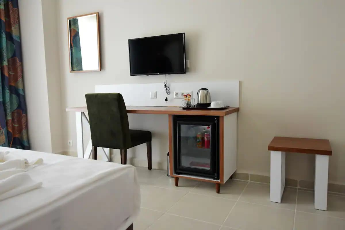 Üç Yataklı Oda, Balkonlu 2