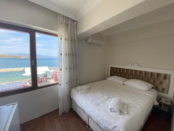 Deniz Manzaralı Balkonlu Oda 2