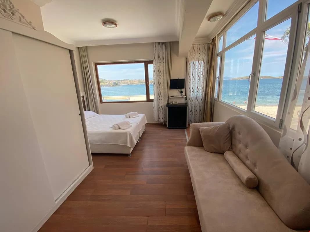 Deniz Manzaralı Balkonlu Oda 1