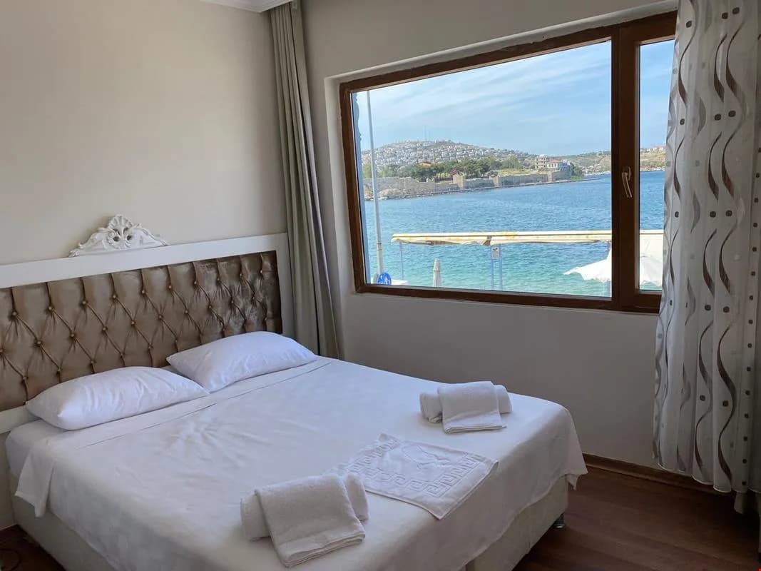 Deniz Manzaralı Balkonlu Oda 4