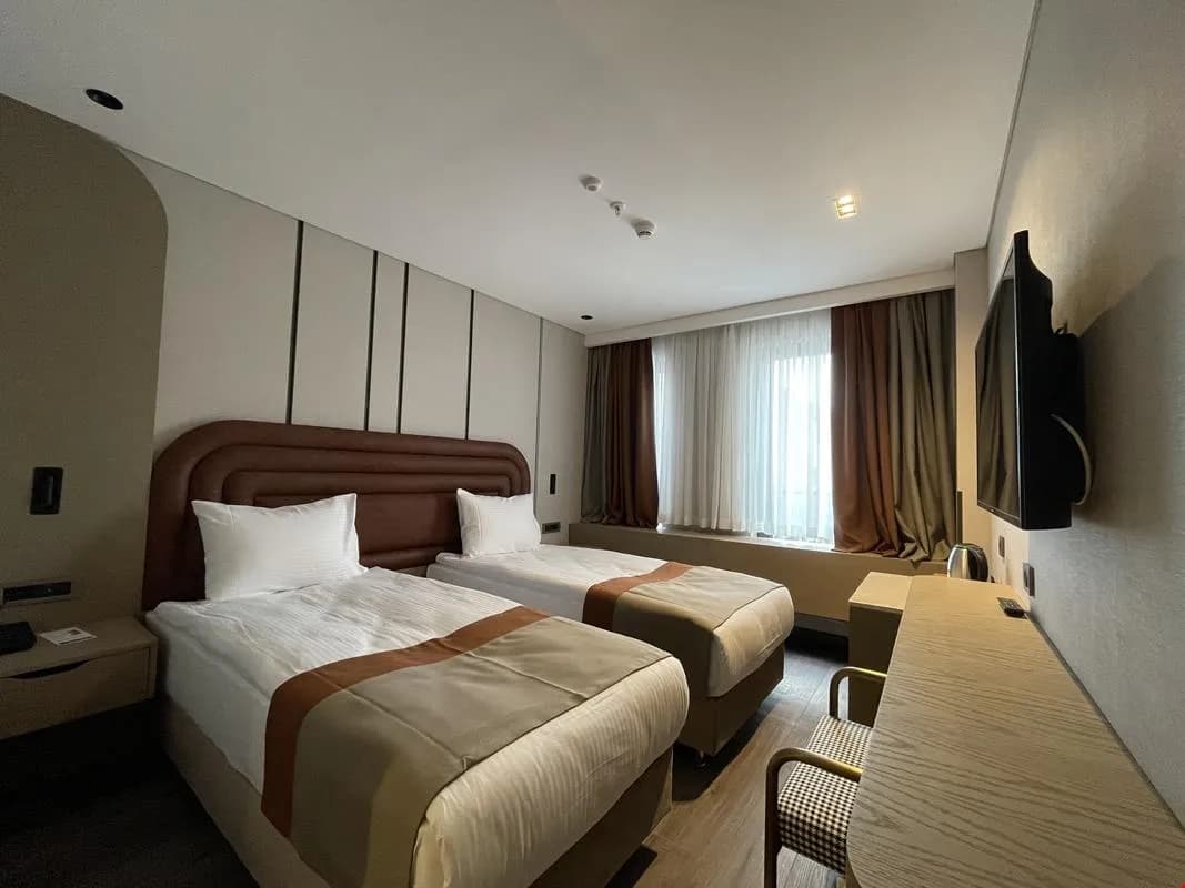 Deluxe Twin Room with Balcony  1