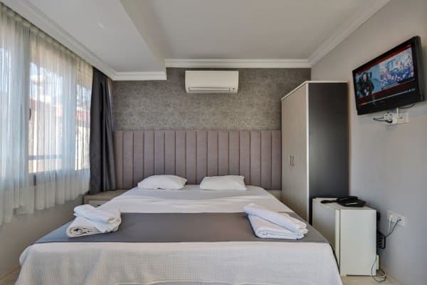 Deluxe Single Room	 1