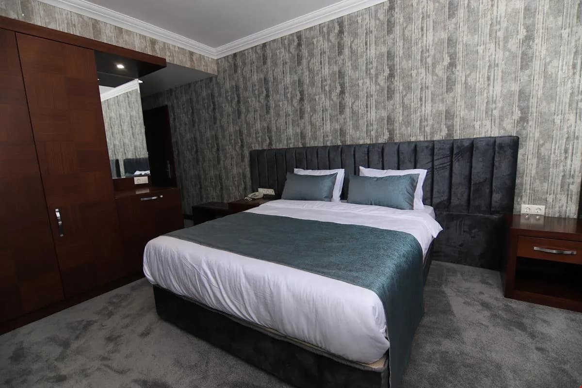 Standart Oda, Şehir Manzaralı 1