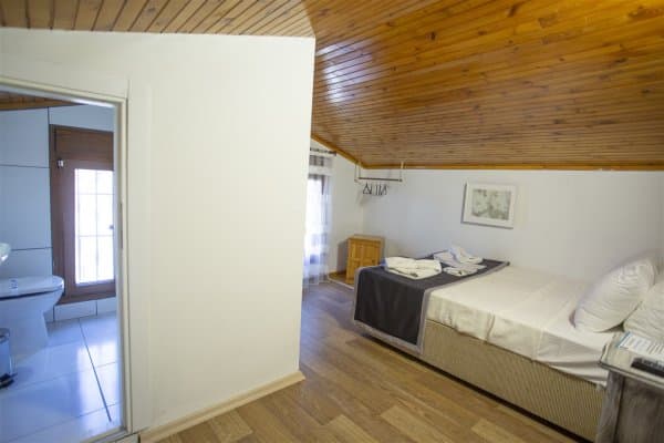 Çatı Katı Fırsat Oda 1