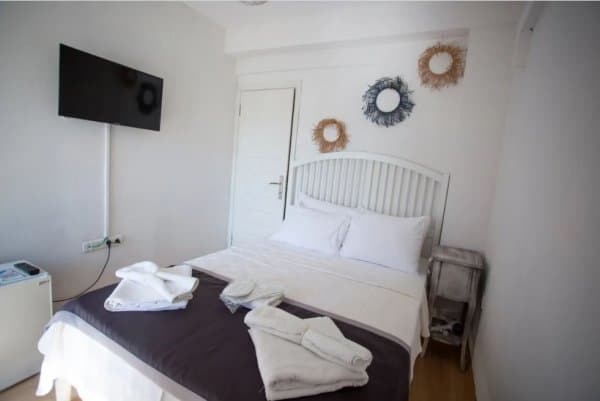 Havuz Manzaralı Balkonlu Oda 3