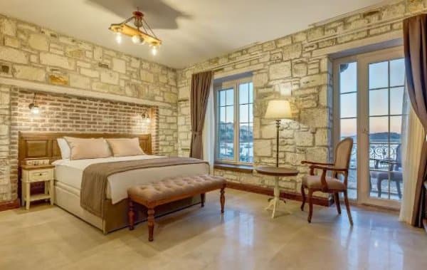 Bahçe Katı Deniz Manzaralı Suit Oda 1