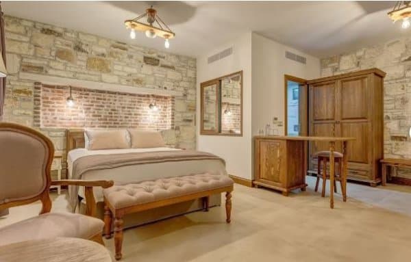 Bahçe Katı Deniz Manzaralı Suit Oda 2