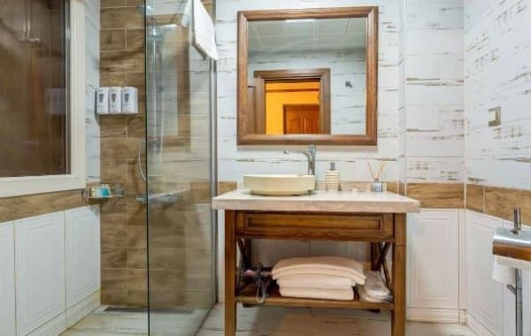 Suit Deniz Manzaralı Balkonlu Oda 3