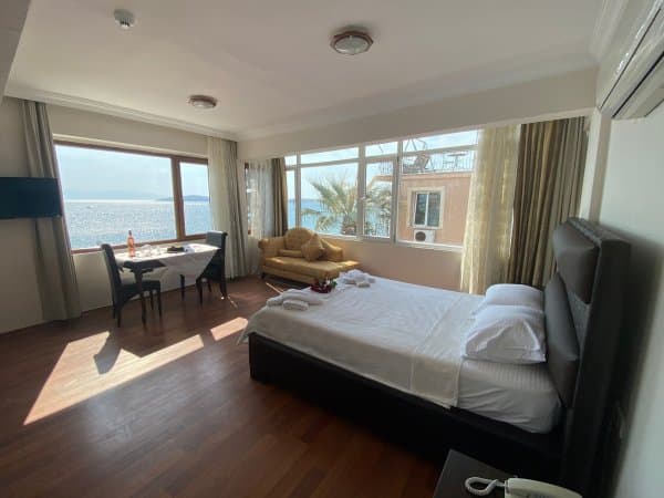 Jakuzili Deniz Manzaralı Oda 2