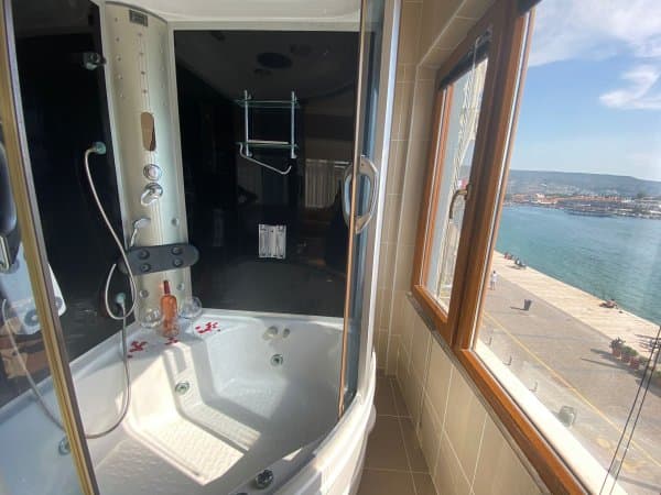 Jakuzili Deniz Manzaralı Oda 3