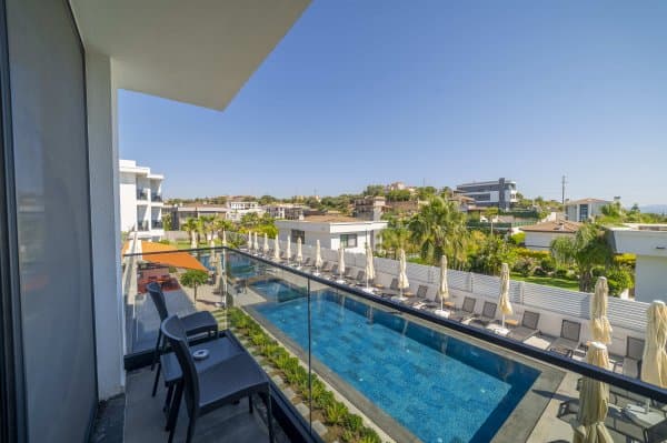 Standart Havuz Manzaralı Oda 3