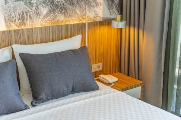 Deluxe Havuz Manzaralı Oda 2