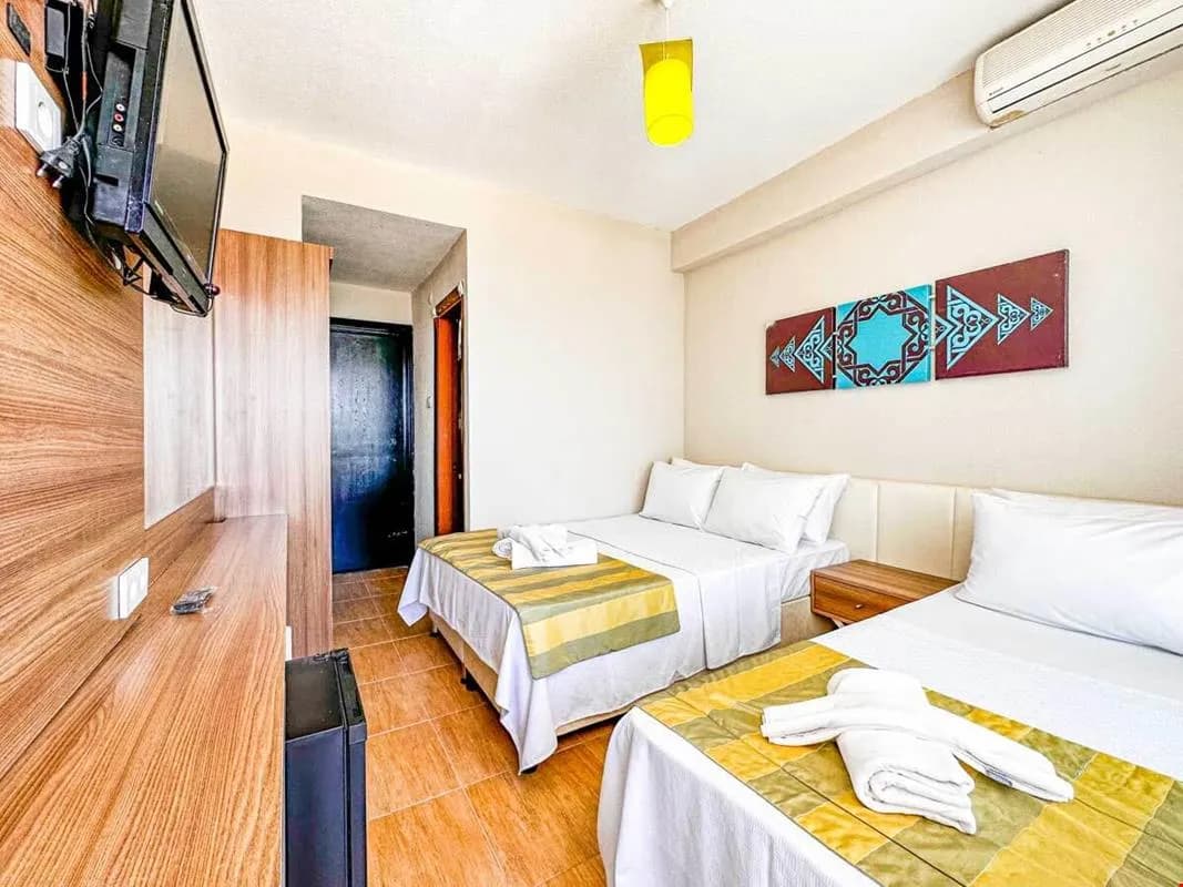 Deniz Manzaralı Delüks Üç Kişilik Oda 2