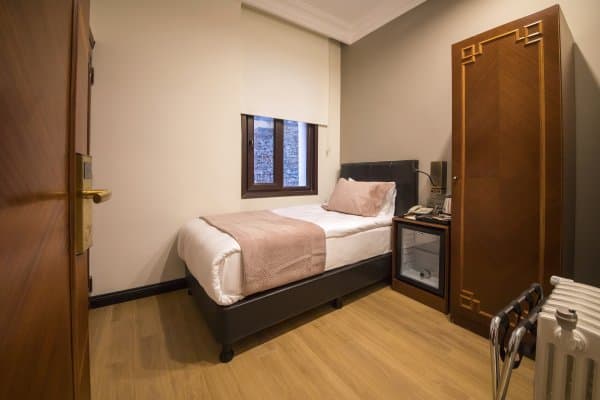 EKONOMİK TEK KİŞİLİK ODA 1