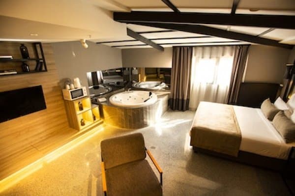 Jacuzzi Suite 2