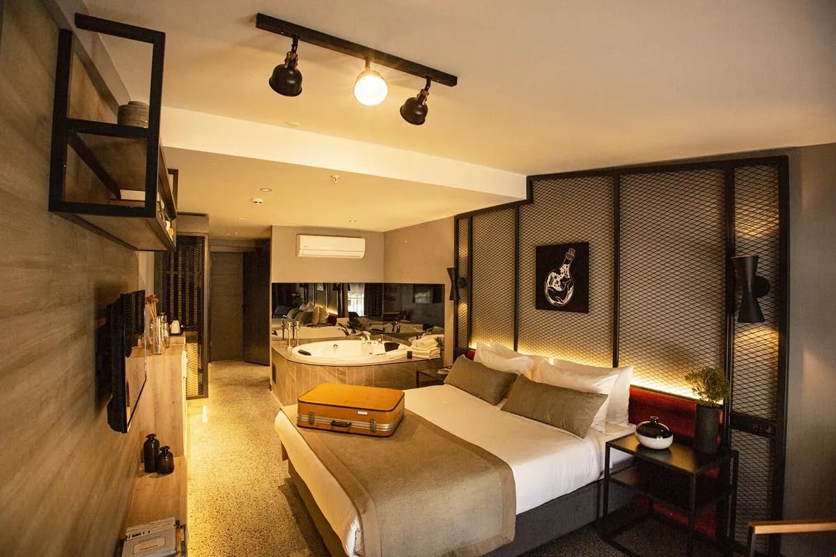 Junior Jacuzzi Suite 1