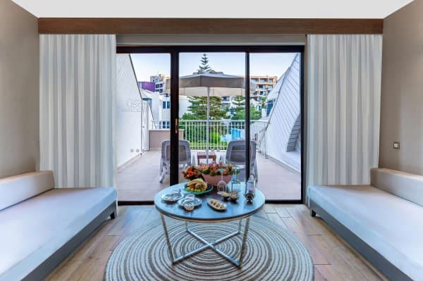 Deluxe Superior Havuz Manzara 3