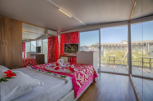 Romantic Suite Room 2