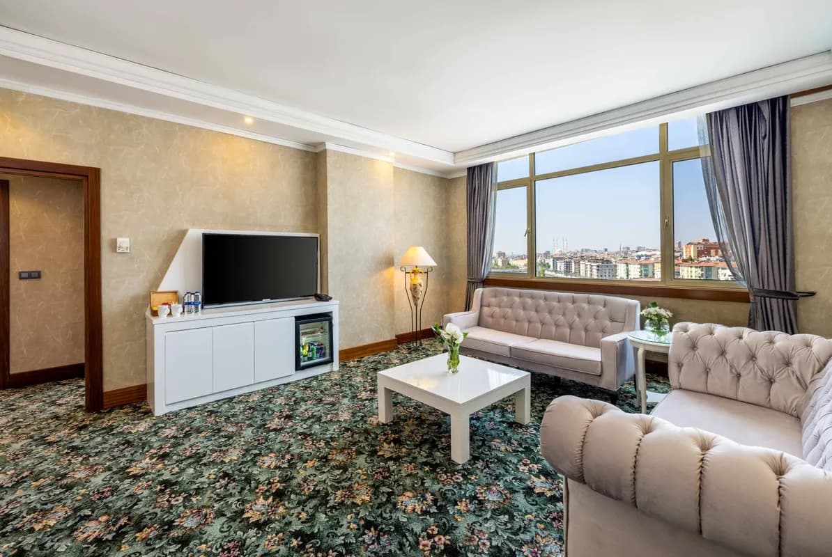 Deniz Manzaralı Jakuzili Suit Oda 2