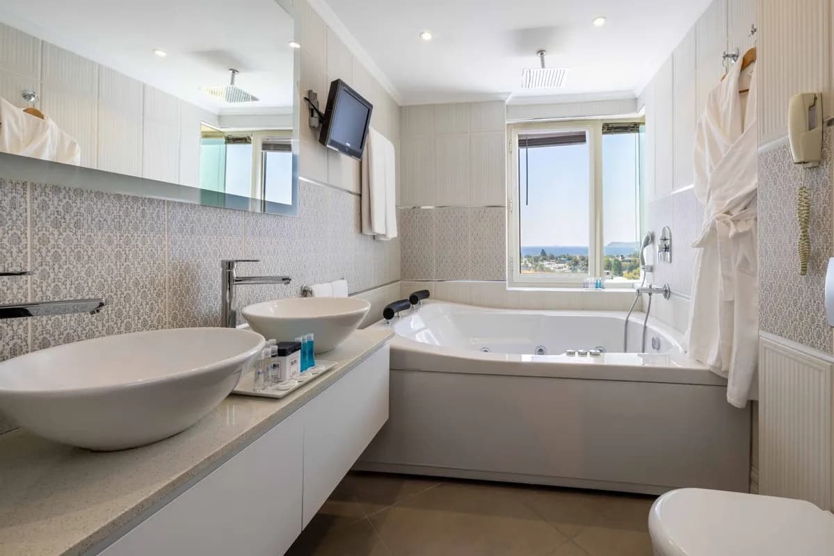 Deniz Manzaralı Jakuzili Suit Oda 4