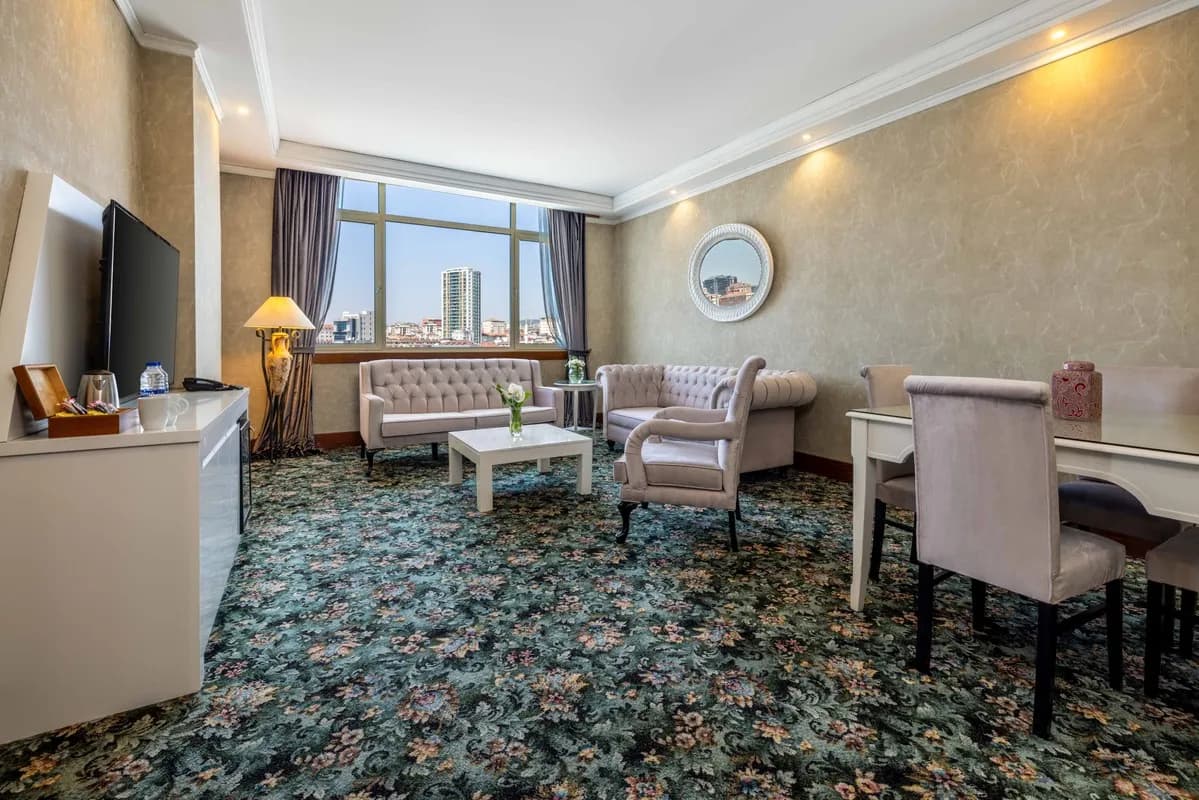 Deniz Manzaralı Jakuzili Suit Oda 3