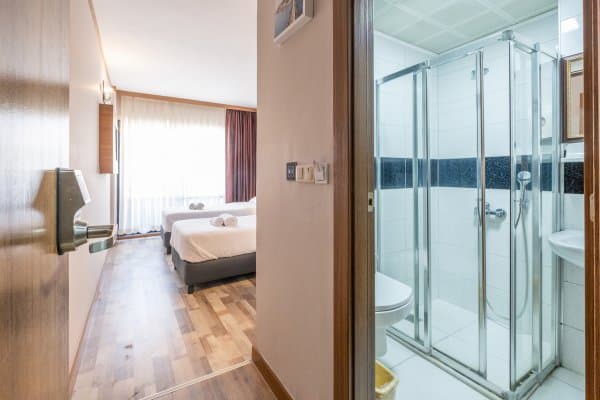 Twin Oda Kara Manzaralı  4