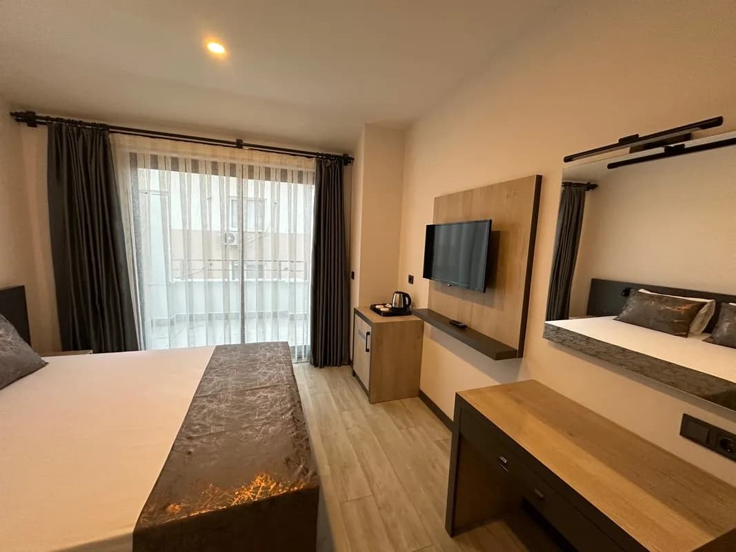 Deluxe French Room with Balcony 2