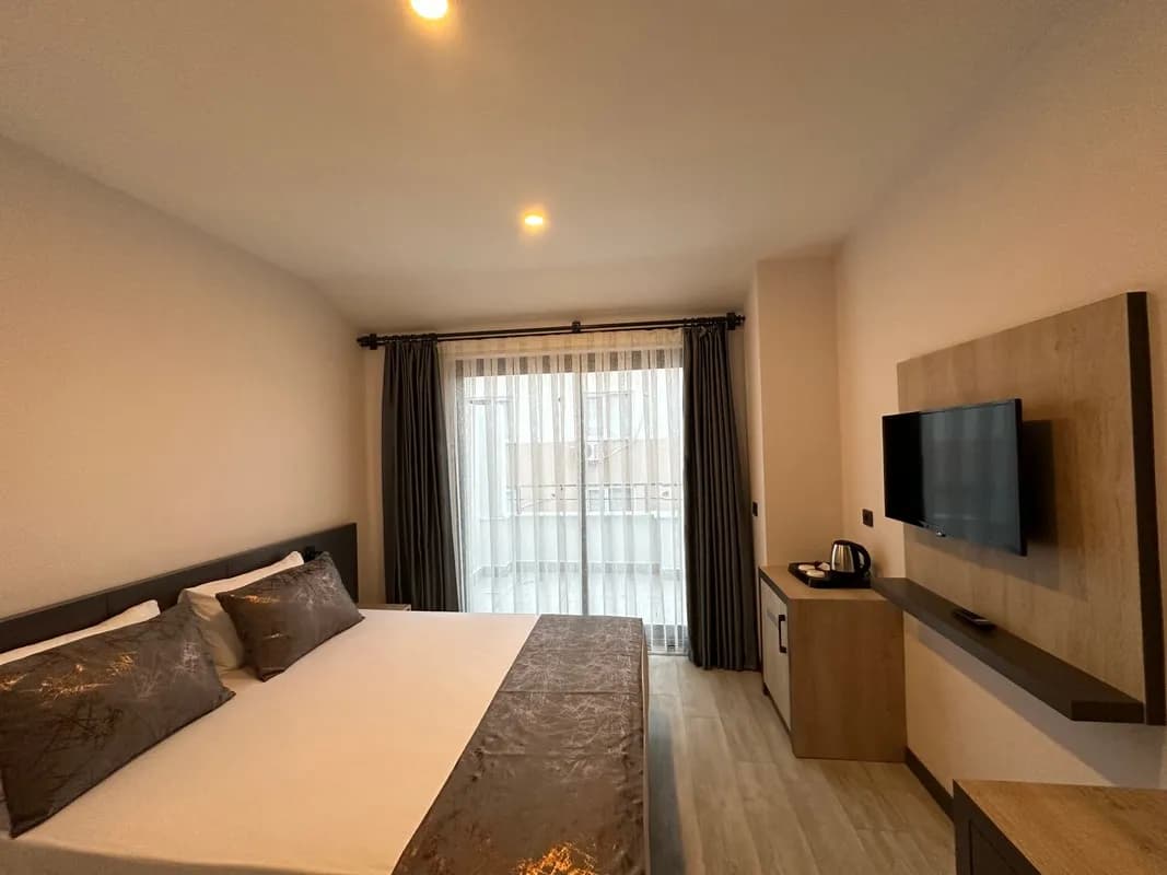 Deluxe French Room with Balcony 3