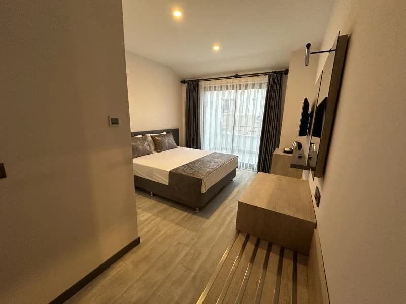 Deluxe French Room 1