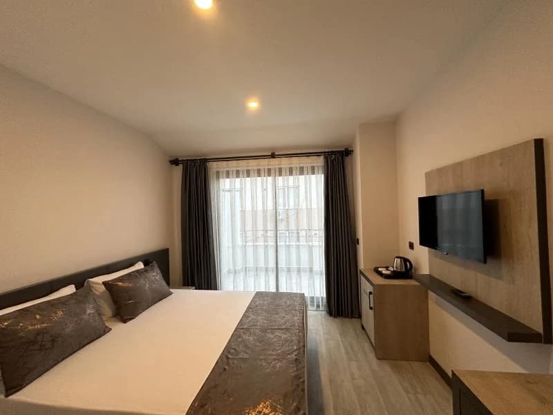 Deluxe French Room 2