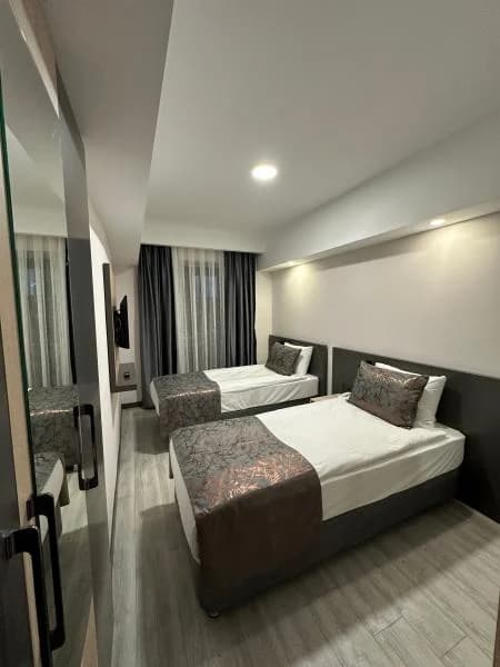 Deluxe Twin Room with Balcony 2