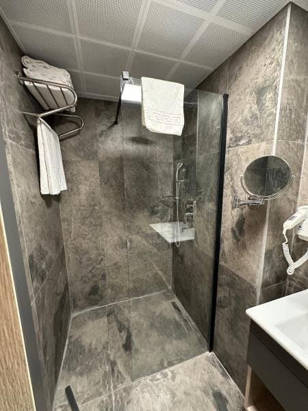 Deluxe Twin Room with Balcony 4