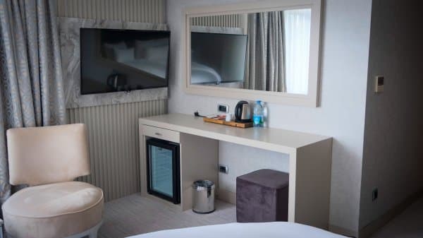 Deluxe King (Corner) Room 3