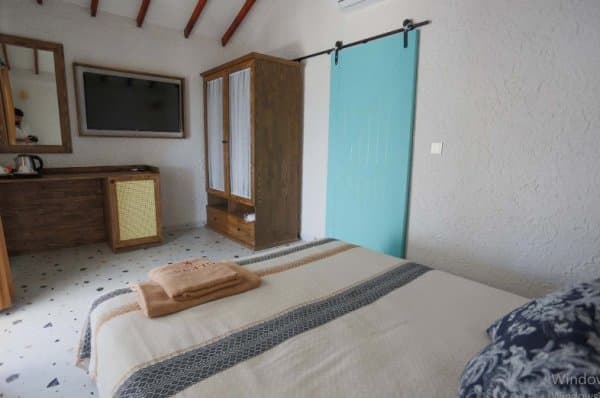 Bungalow With Land View 2