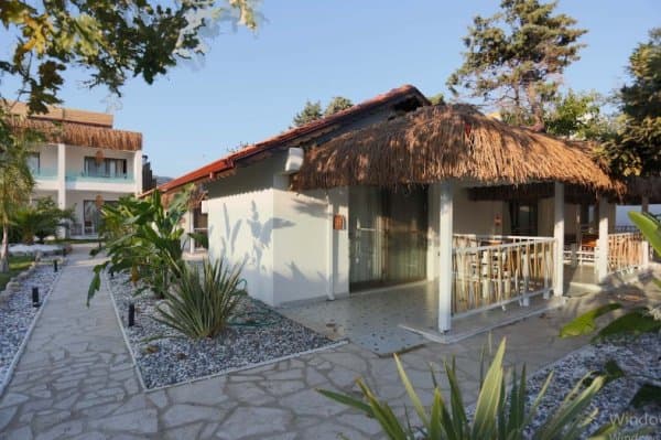 Bungalow With Land View 4