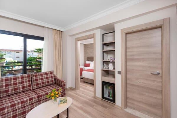 Junior Havuz Manzaralı Oda 3